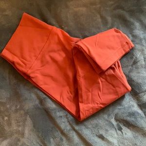 Lululemon Size 10 Wonderunder capris in red